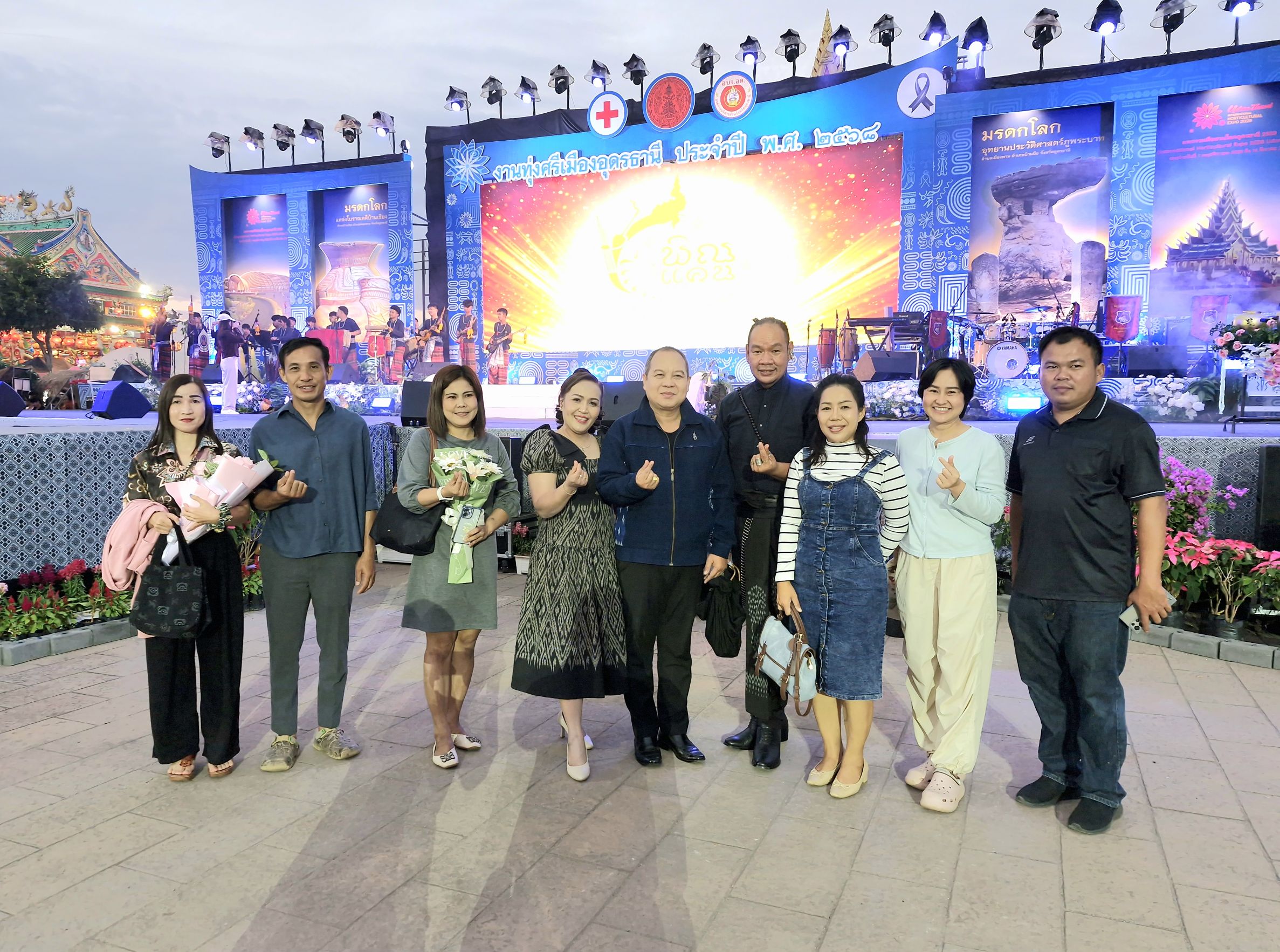 ผู้ตรวจกรม พช. (นายพิสดาร ประดา) ร่วมเดินแบบผ้าไทยการกุศลอุดรธานีผ้าหมี่ขิด “ล้ำค่าผ้าไทย ร้อยดวงจิต รวมดวงใจ ถวายอาลัย พระพันปีหลวง งานทุ่งศรีเมือง” ประจำปี 2569