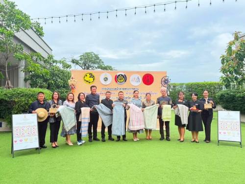 ศพช.อุดรธานี ร่วมประชุมโครงการยกระดับการพัฒนาผลิตภัณฑ์ภูมิปัญญาผ้าไทยและงานหัตถกรรม